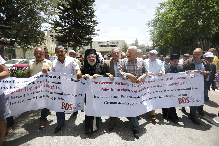 مسيرة شعبية في رام الله احتجاجا على تجريم البرلمان الألماني لحركة مقاطعة إسرائيل