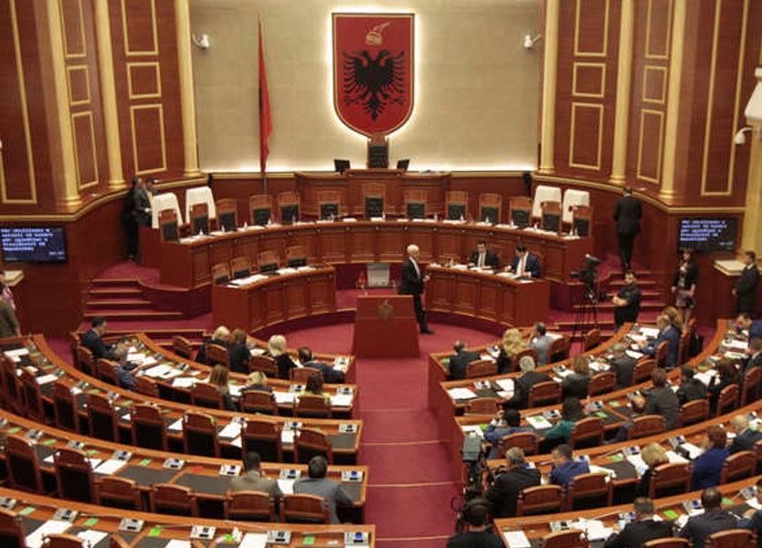 رئيس البرلمان الألباني: ندعم ايجاد حل عادل للشعب الفلسطيني على أساس الدولتين