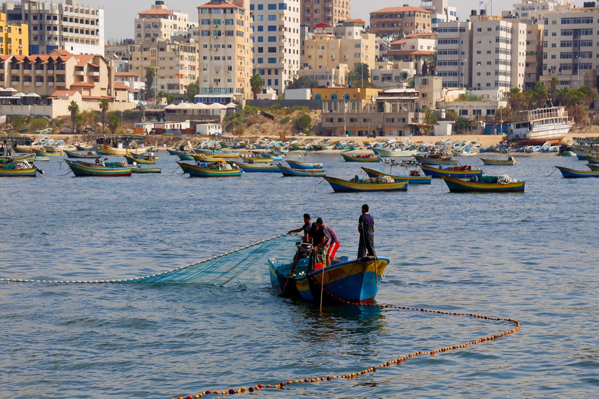 الاحتلال يوسّع مساحة الصيد بغزة