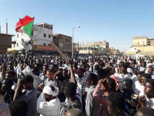 المجلس العسكري في السودان يشيد بـ(رافضي العصيان المدني)