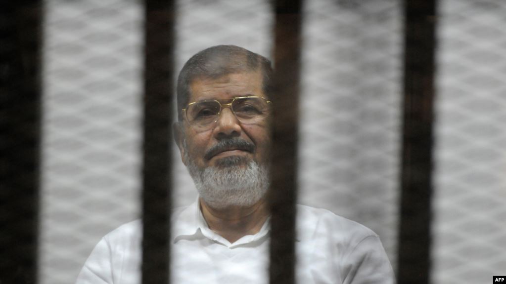 وفاة الرئيس المصري الأسبق محمد مرسي أثناء حضوره جلسة محاكمته