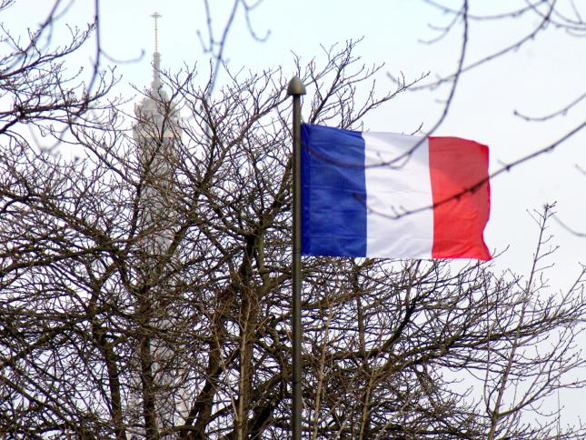 باريس تشدد على حل الدولتين