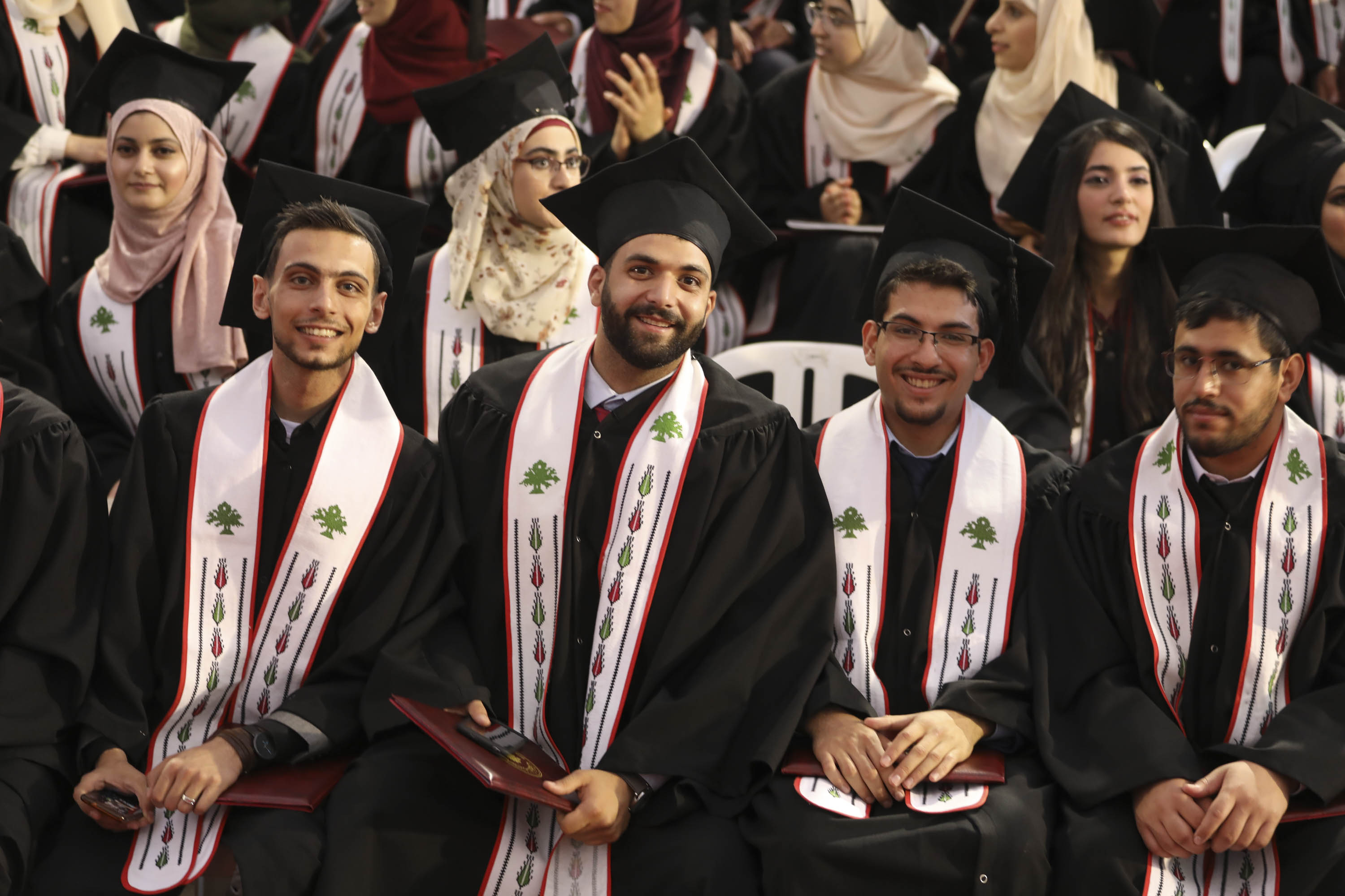 جامعة بيرزيت تتصدر الجامعات العربية والمحلية في معيار جودة التعليم وعشراوي تهنئ