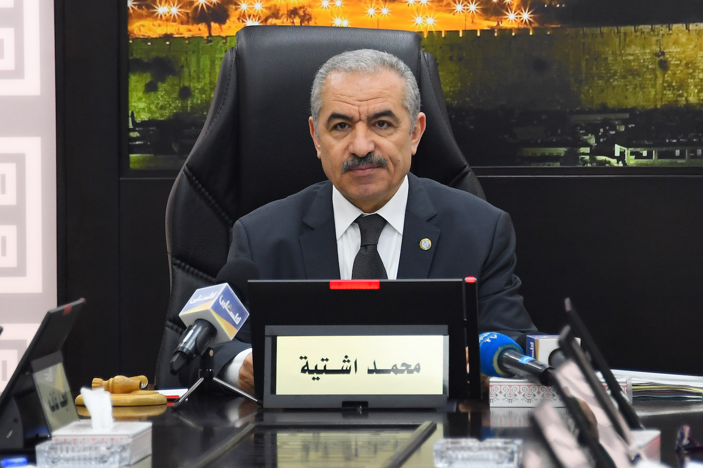 اشتية يدعو الأطباء الفلسطينيين بأراضي 48 للعمل في المستشفيات الفلسطينية