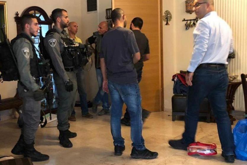 الاحتلال يفرج عن وزير القدس بعد احتجازه لعدة ساعات