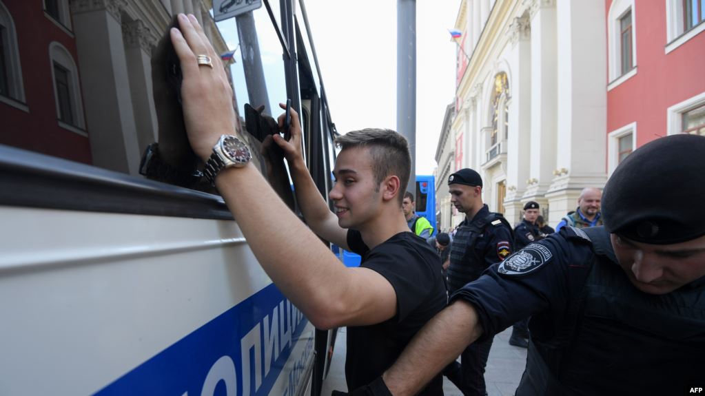 احتجاز 200 من تجمع احتجاجي للمعارضة في موسكو