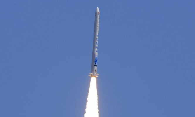 الصين: نجاح أول إطلاق خاص لصاروخ مداريّ