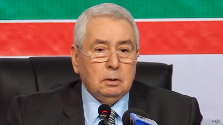 الرئيس الجزائري يوافق على 6 مطالب لفريق الحوار الوطني