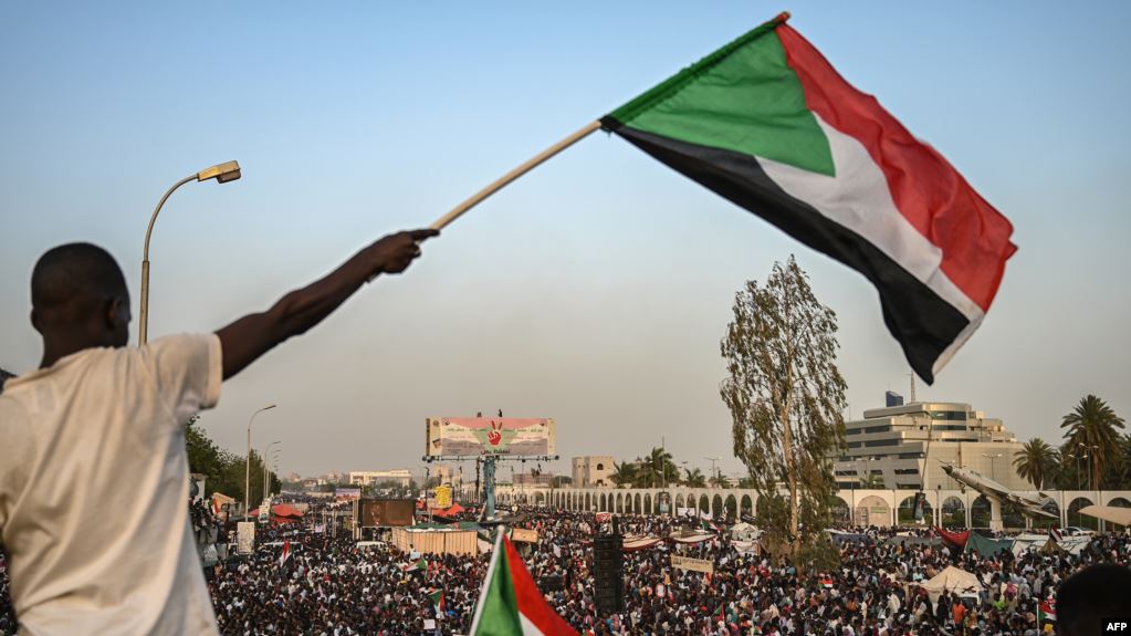 الرئيس يرحب بالاتفاق على ترتيبات المرحلة الانتقالية في السودان الشقيق
