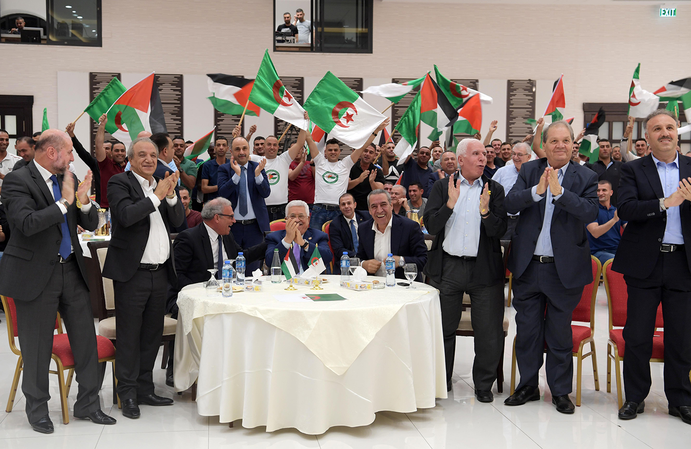 الرئيس يستقبل رئيس جمعية الصداقة الفلسطينية الجزائرية