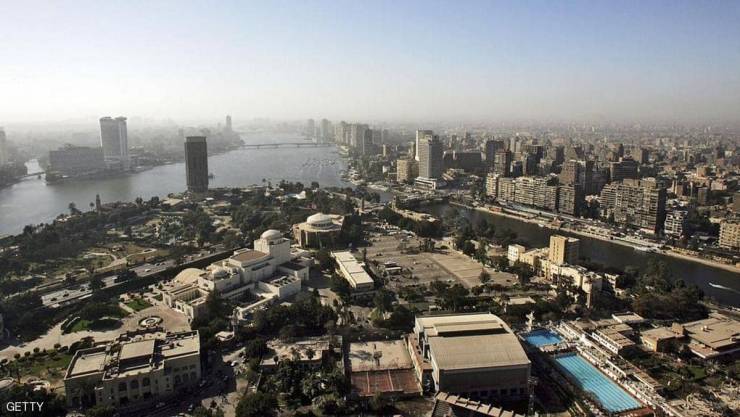السيسي يطالب بإخلاء القاهرة من الوزارات