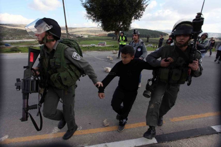 جيش الاحتلال يعتقل طفلا بعد الاعتداء عليه في البلدة القديمة بالقدس