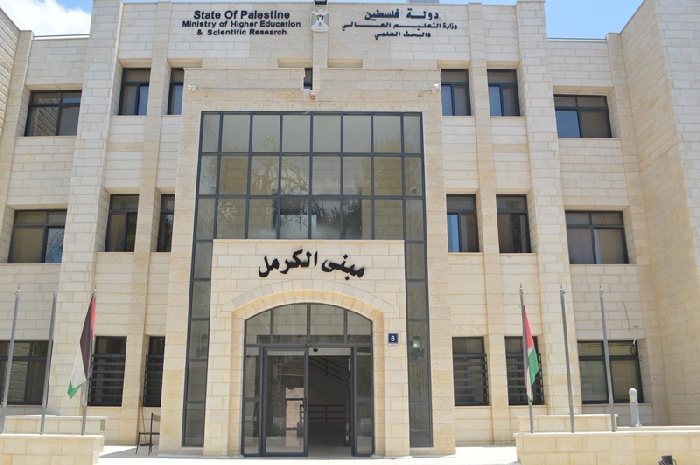 وزارة التعليم العالي تعلن عن توفر منح في المغرب ومقاعد دراسية في الأردن