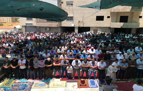 القدس المحتلة: المئات يؤدون صلاة الجمعة بحي “وادي الحمص”