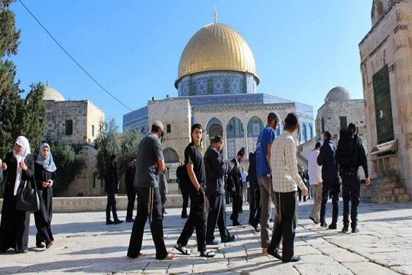 عشرات المستوطنين يقتحمون المسجد الأقصى المبارك
