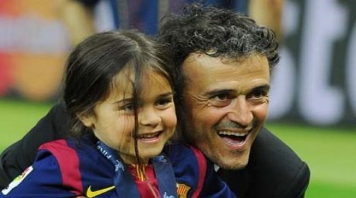 مدرب برشلونة السابق ينعي طفلته بتغريدة مؤثرة