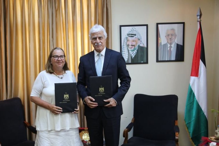 التربية و”الخارجية النرويجية” توقعان اتفاقية تعاون