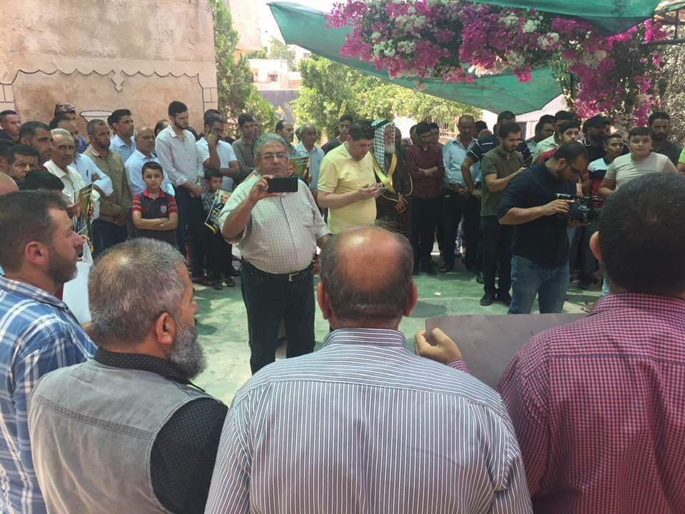 العشرات يشاركون في وقفة تضامنية مع الأسير خلف من بلدة “برقين” و المضرب عن الطعام لليوم الـ16
