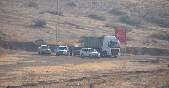 الاحتلال يستولي على جرار ومركبة وشاحنة في الرأس الأحمر بالأغوار الشمالية