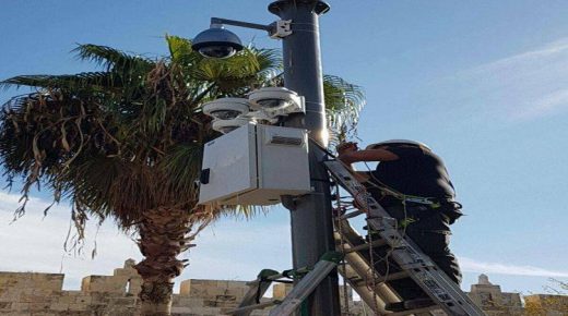الاحتلال ينصب كاميرات مراقبة في بيت جالا
