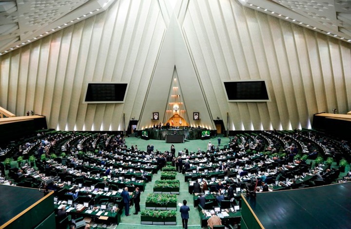 البرلمان الإيراني يطالب بمنع دخول الصحفيين الذين يدعمون العقوبات ضد طهران