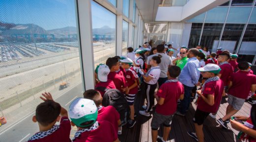 أطفال القدس يزورون ميناء طنجة المتوسط بالمملكة المغربية