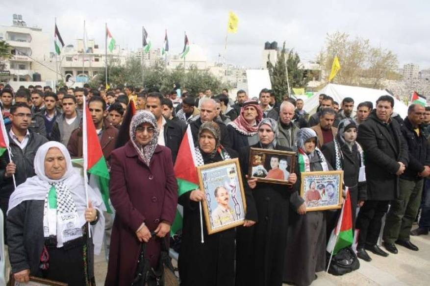 وقفة تضامنية مع الأسرى في سجون الاحتلال في طولكرم