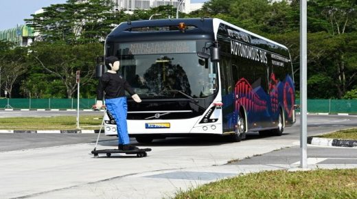 سنغافورة تعلن عن تجربة حافلة دون سائق