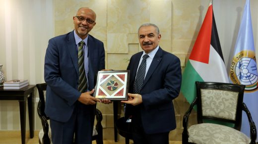 اشتية يستقبل ممثل UNDP في فلسطين لمناسبة انتهاء مهامه الرسمية