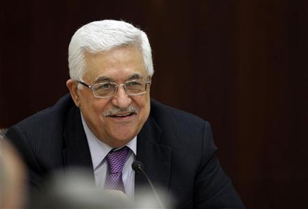 Palestinian President Mahmoud Abbas smiles during a Palestinian Liberation Organization (PLO) executive committee meeting in the West Bank city of Ramallah January 30, 2012. REUTERS/Mohamad Torokman