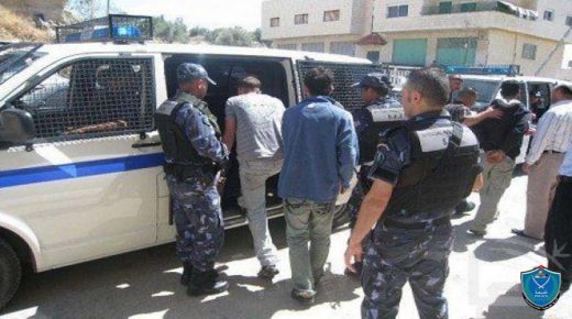 الشرطة تقبض على شخصين من تجار المخدرات شرق نابلس