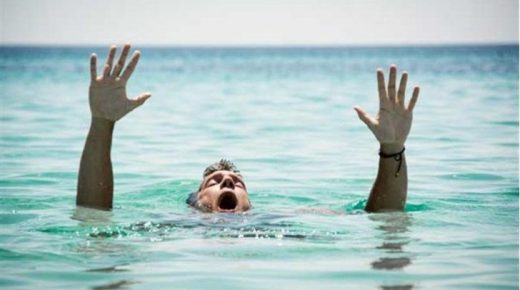 بطل العالم الروسي بالسباحة في الماء البارد .. مات غرقا!