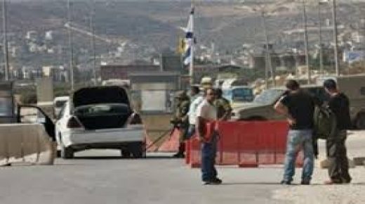 الاحتلال ينكل بمواطن من سيريس على حاجز زعترة