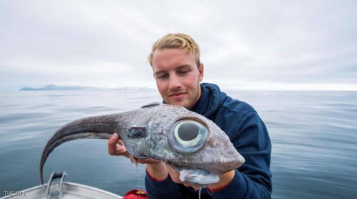 نرويجي يفعلها ويصطاد “السمكة الديناصور”