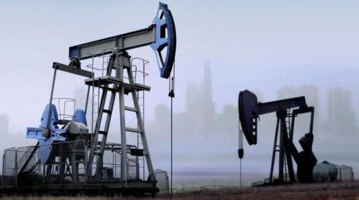 النفط يهبط بفعل مخاوف الطلب على الوقود