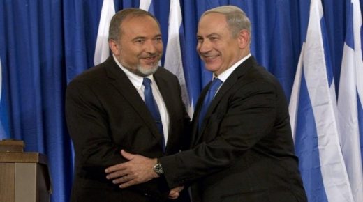 ليبرمان يحدد مصير الحكومة الإسرائيلية المقبلة