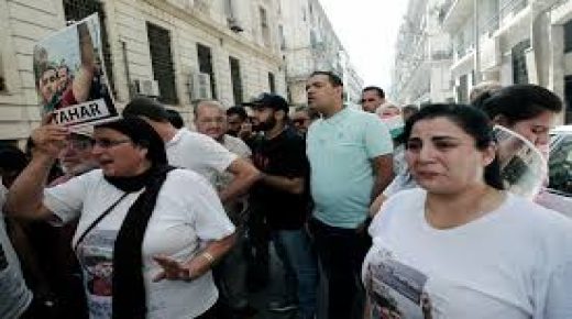 وقفة احتجاجية للمطالبة بالإفراج عن 84 موقوفًا في الجزائر