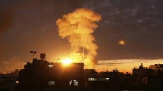 طائرة استطلاع تقصف أرضا خالية شرق غزة