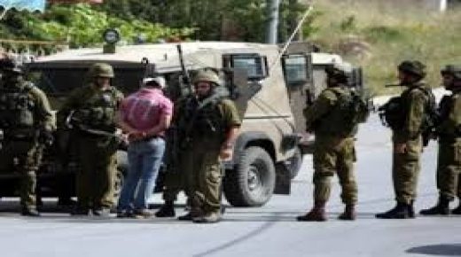 الخليل: الاحتلال يعتقل ثلاثة مواطنين بينهم رئيس مجلس قروي اللتواني