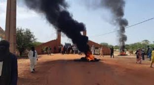 مقتل 14 شخصًا إثر انفجار لغم بحافلة وسط مالي