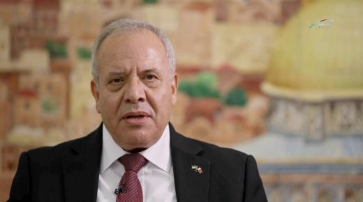 السفير غنام يضع مسؤولا قطريا في صورة آخر المستجدات السياسية