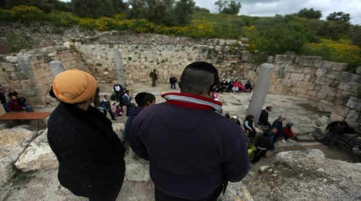 الاحتلال يقتحم سبسطية ويهدد بإزالة مواد أولية تستخدم في مشروع سياحي