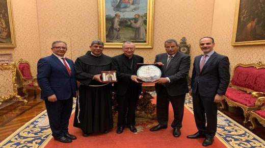 خوري يطلع رئيس وزراء الكرسي الرسولي على دور اللجنة الرئاسية في الحفاظ على الوجود المسيحي في فلسطين