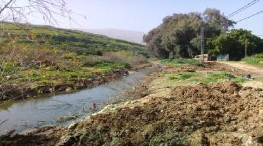سلطة المياه: ضخ للمياه العادمة في حقول الخليل جريمة تُضاف الى سجل الاحتلال في زمن كورونا
