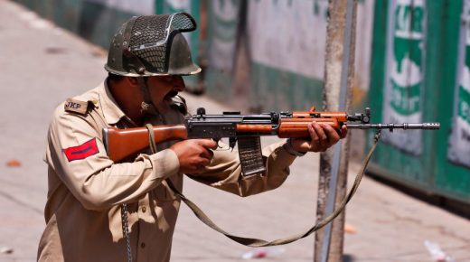 10 قتلى في قصف متبادل بين الجيشين الهندي والباكستاني