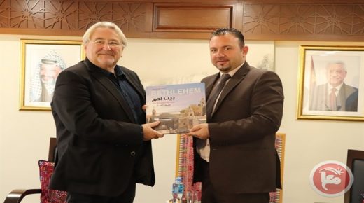 نائب رئيس بلدية بيت لحم يطلع محافظ “هينو” البلجيكية على أوضاع المدينة