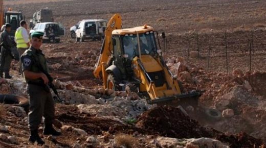 الاحتلال يجرف 22 دونما زراعية في منطقة كريمزان شمال غرب بيت جالا