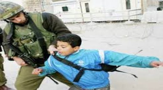 قوات الاحتلال تعتقل طفلا من سلوان جنوب المسجد الأقصى المبارك