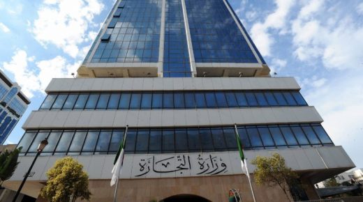 الجزائر تلغي قانونًا يلزم المستثمرين الأجانب بالشراكة مع آخرين محليين