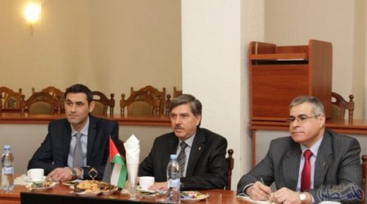 السفير عريقات يبحث مع وزير الإعلام البيلاروسي سبل تعزيز التعاون